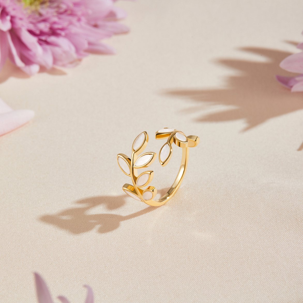 Serene Guldblad Ring