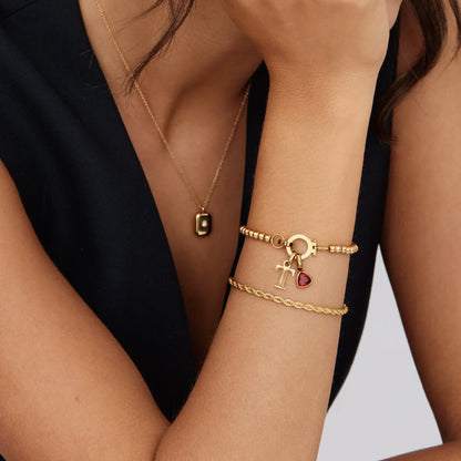 Perlearmbånd med Fødselssten og Initial Vedhæng