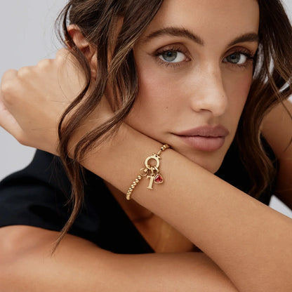 Perlearmbånd med Fødselssten og Initial Vedhæng