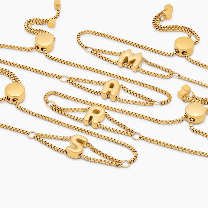 Bogstavarmbånd med Rundt Vedhæng