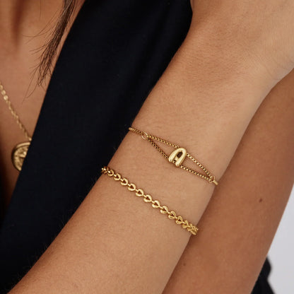 Bogstavarmbånd med Rundt Vedhæng