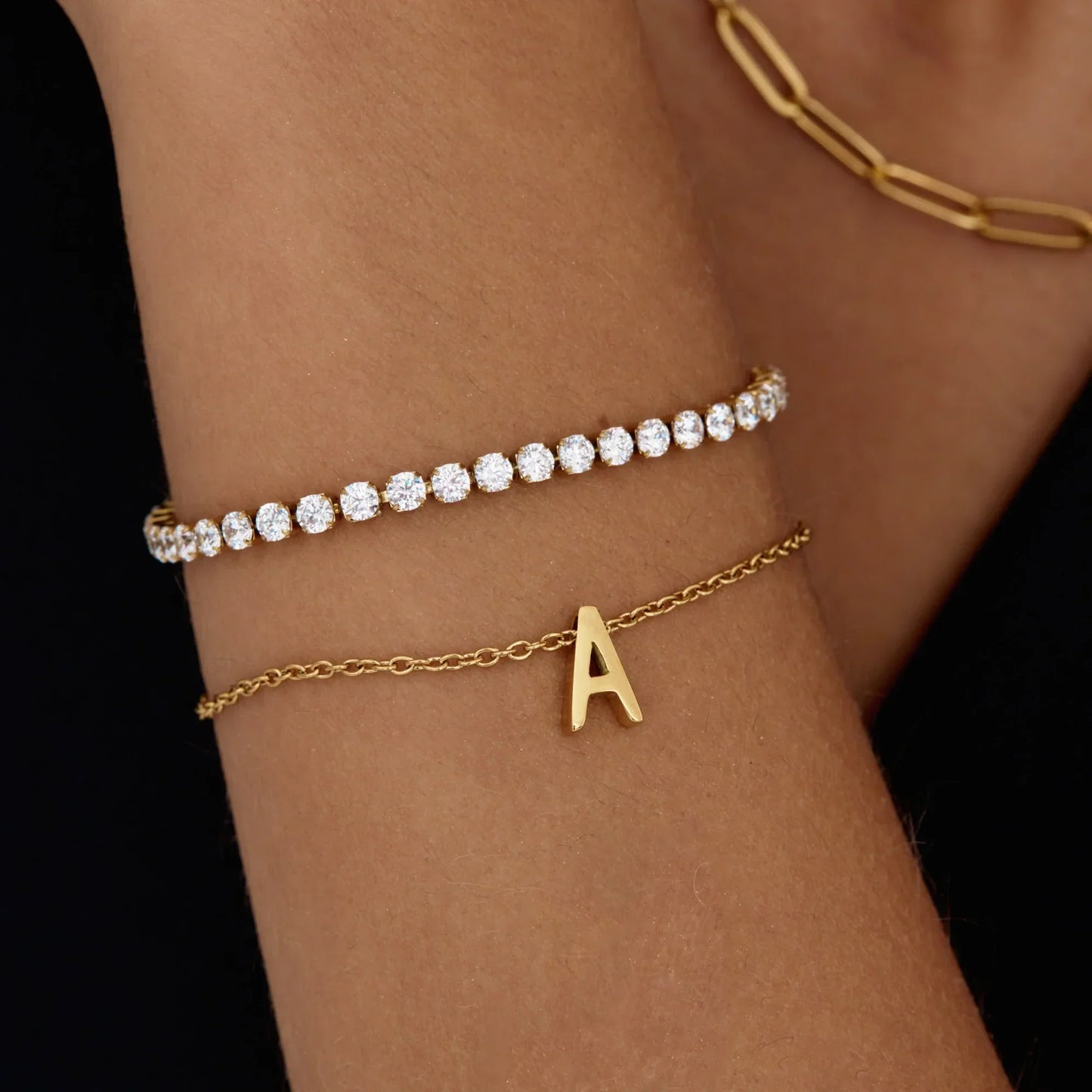 Fin Initial Charm-armbånd