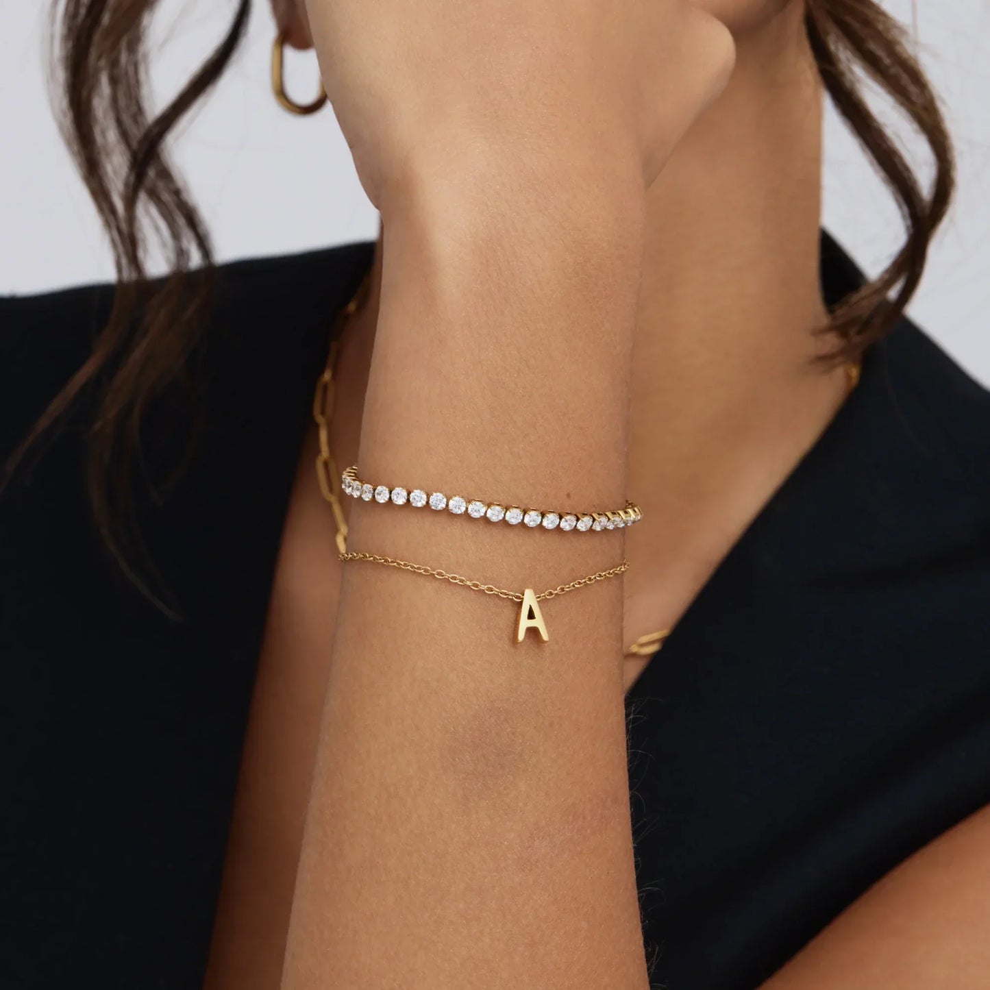 Fin Initial Charm-armbånd