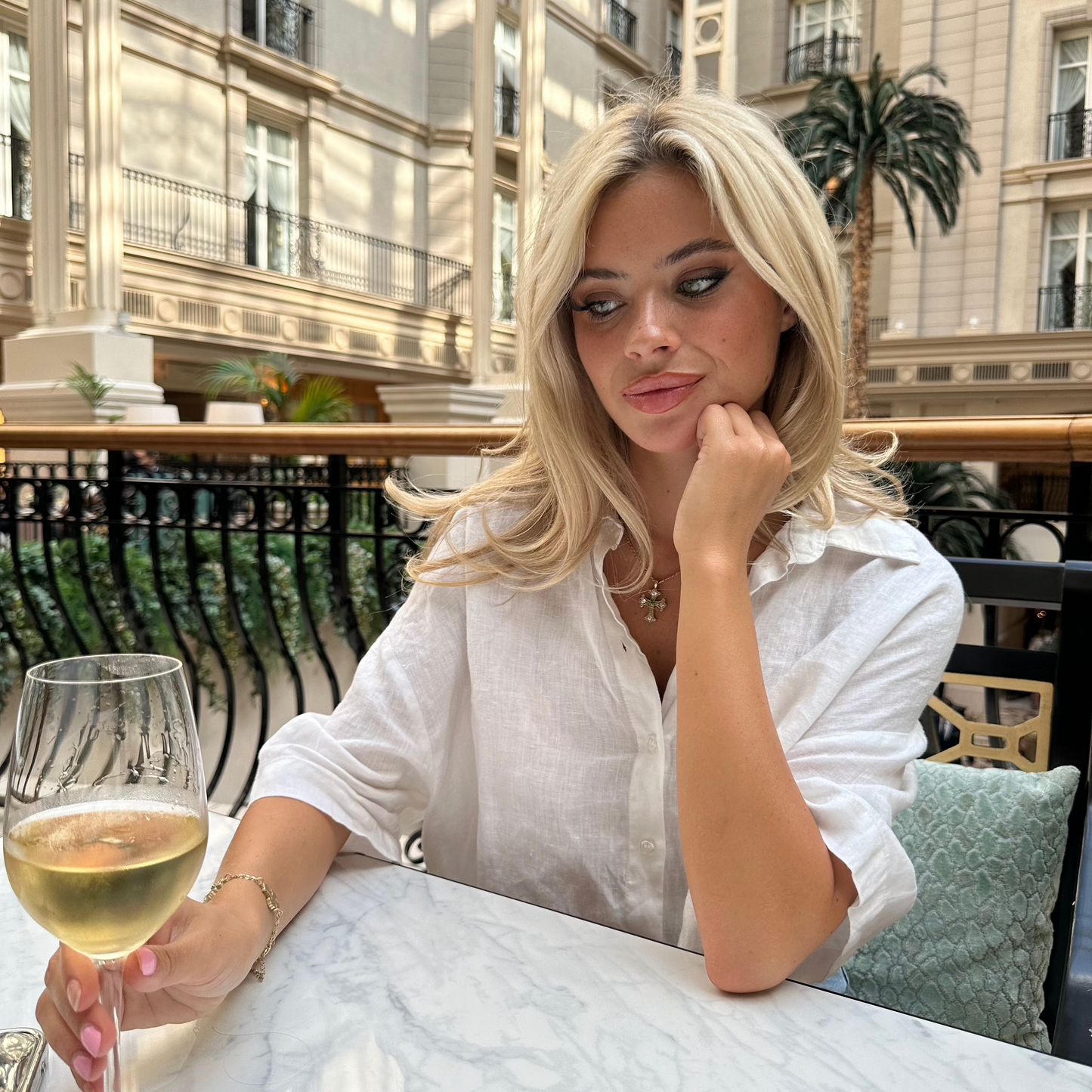 Elegant Forgyldt Korshalskæde