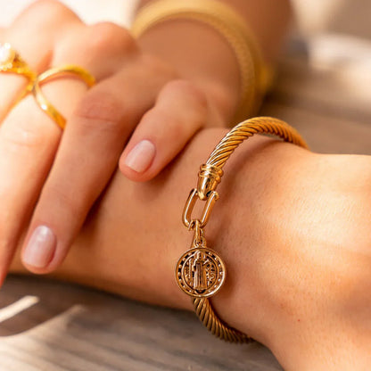 Møntvedhængsarmbånd – Guld