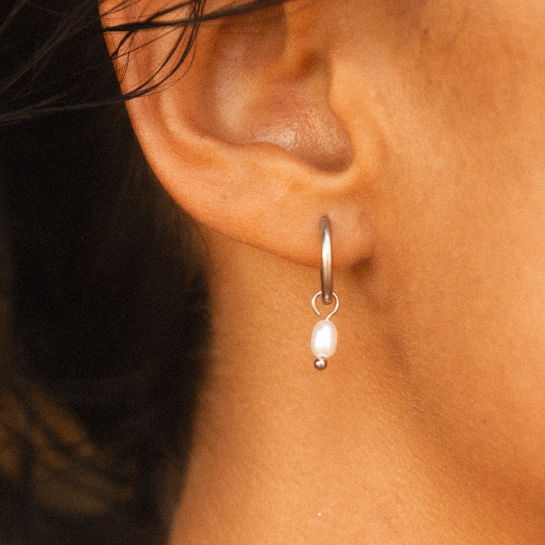 Perle Huggie Hoop Øreringe