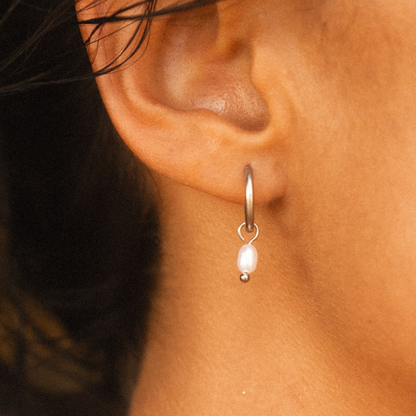 Perle Huggie Hoop Øreringe