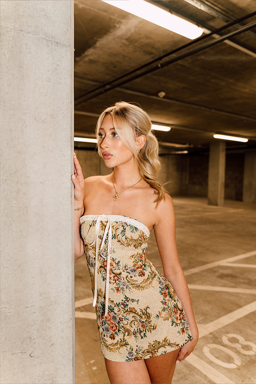 Elegant Forgyldt Korshalskæde