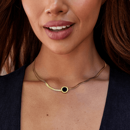 Azalea Sort Vedhængshalskæde