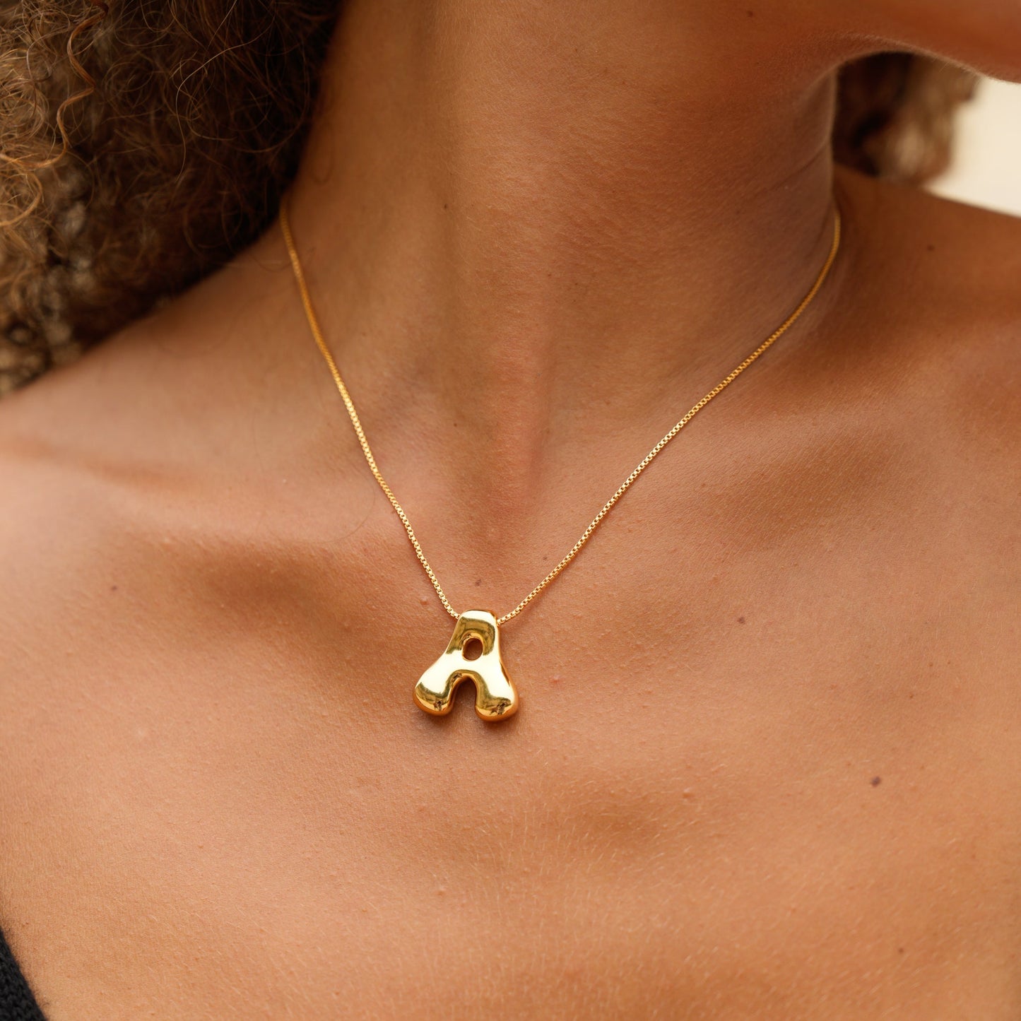 Boblende Bogstav Halskæde