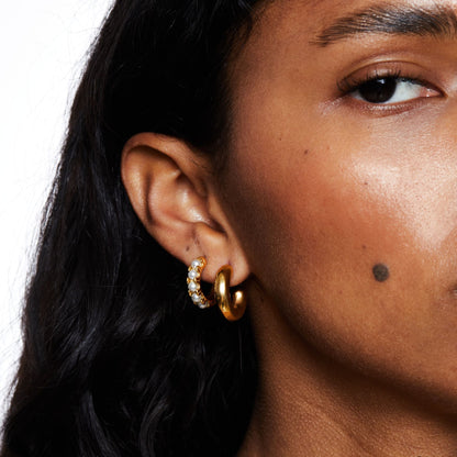 Mini Perle Huggie Øreringe