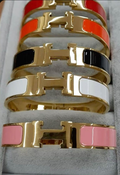 HELENE Elegant “H” Armbånd