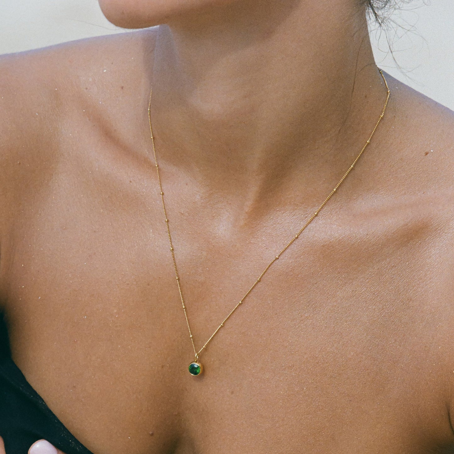 FØDSELSSTENS HALSKÆDE