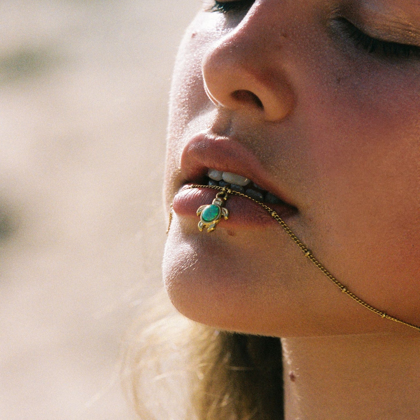 OPAL SKILDPADDE HALSKÆDE