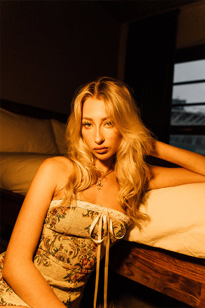 Elegant Forgyldt Korshalskæde