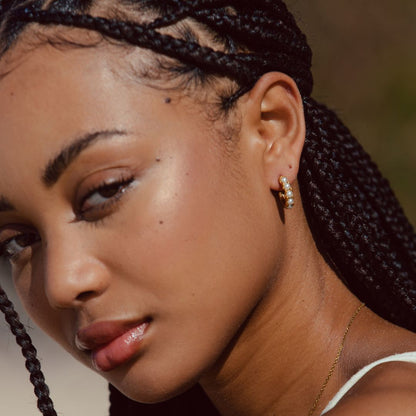 Mini Perle Huggie Øreringe