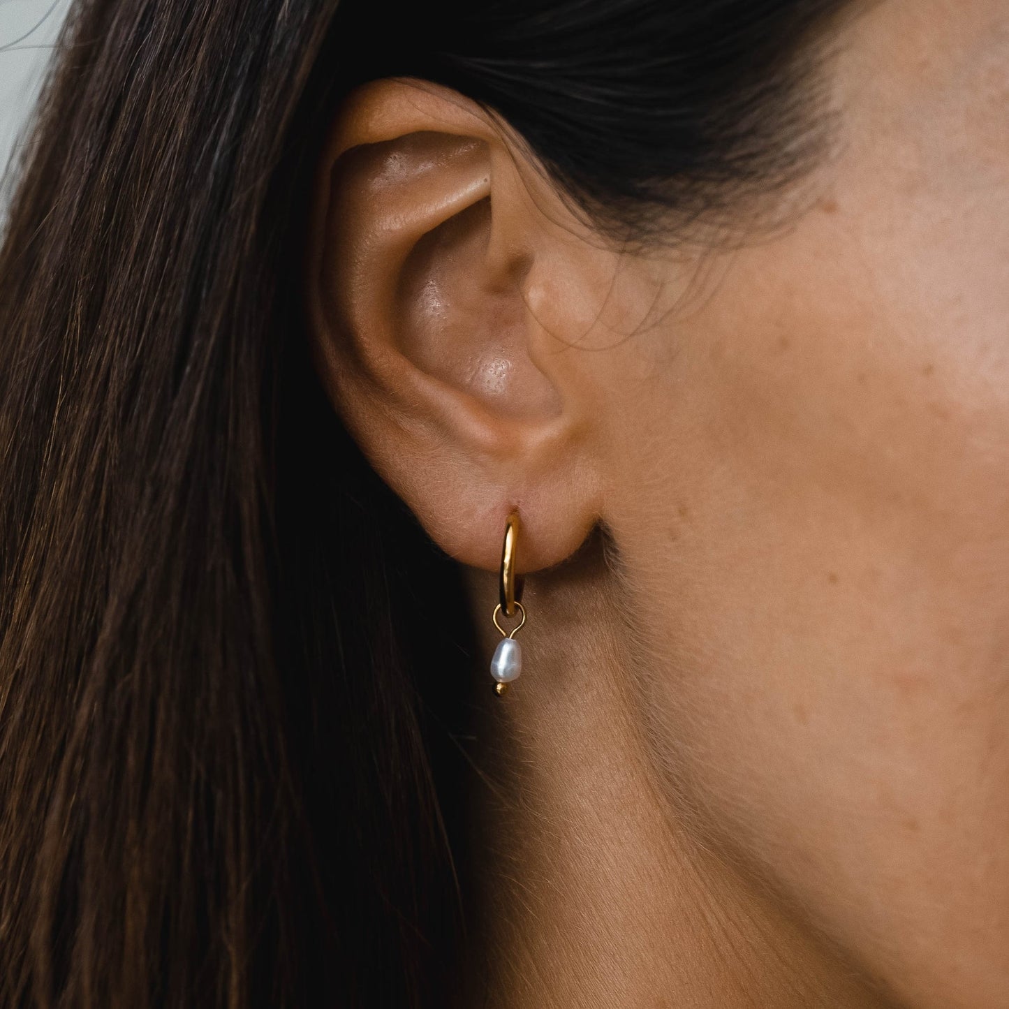 Perle Huggie Hoop Øreringe