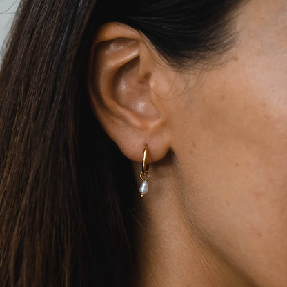 Perle Huggie Hoop Øreringe