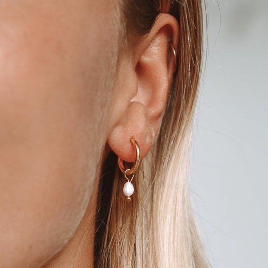 Perle Huggie Hoop Øreringe