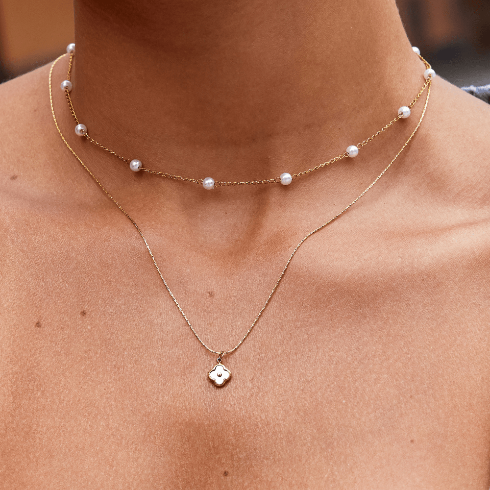 Hvid Blomster Vedhængshalskæde