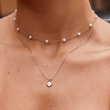 Hvid Blomster Vedhængshalskæde